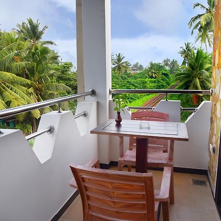 L&D Lodge Hikkaduwa Dış mekan fotoğraf