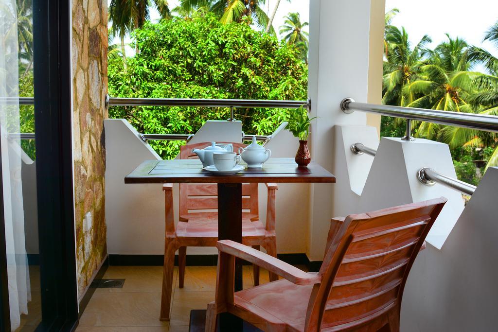 L&D Lodge Hikkaduwa Dış mekan fotoğraf